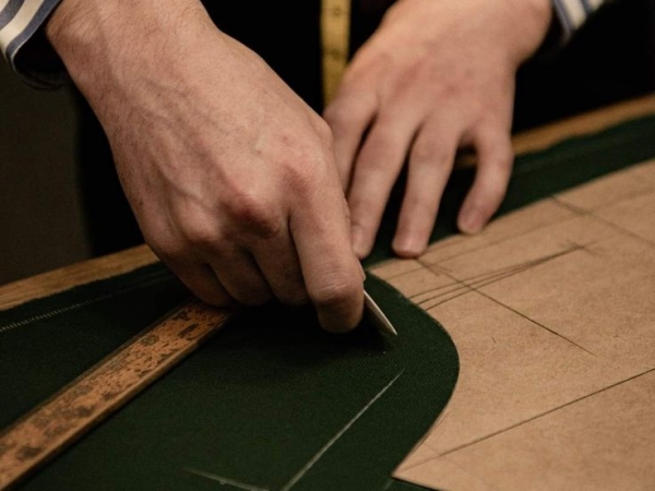 Choosing the Right Fabric for Your Custom Suit in Vietnam – A Guide by Tata Tailor Hoi An